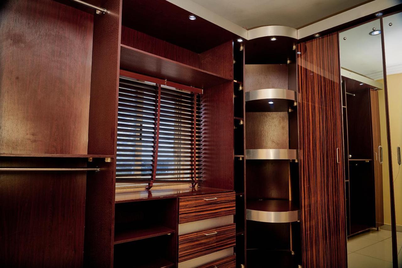 Barcelona Hotels, Abuja Mobushipe Exteriör bild
