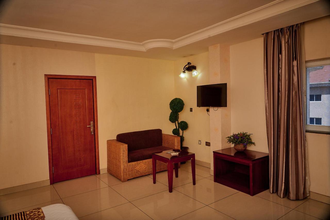 Barcelona Hotels, Abuja Mobushipe Exteriör bild