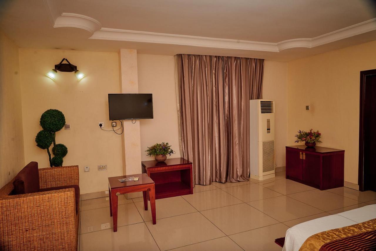 Barcelona Hotels, Abuja Mobushipe Exteriör bild