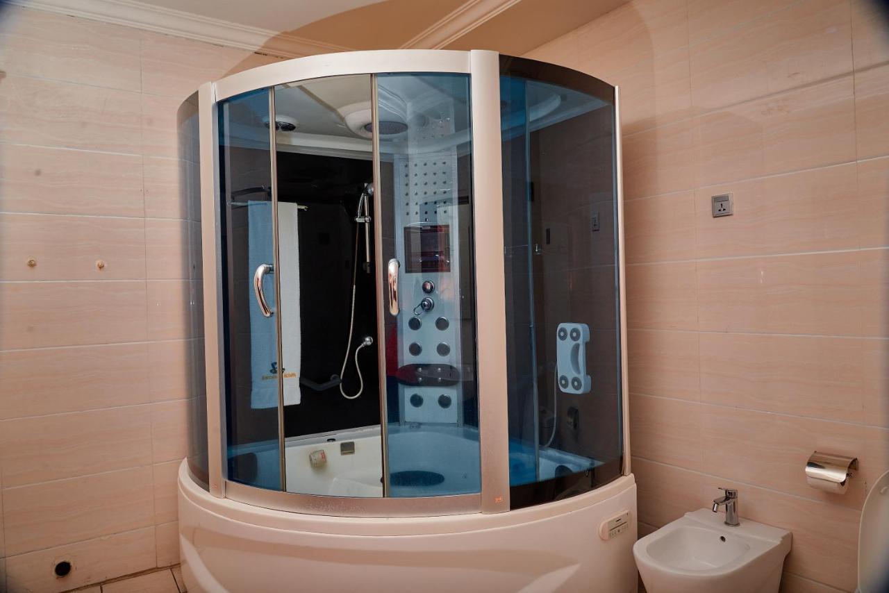 Barcelona Hotels, Abuja Mobushipe Exteriör bild