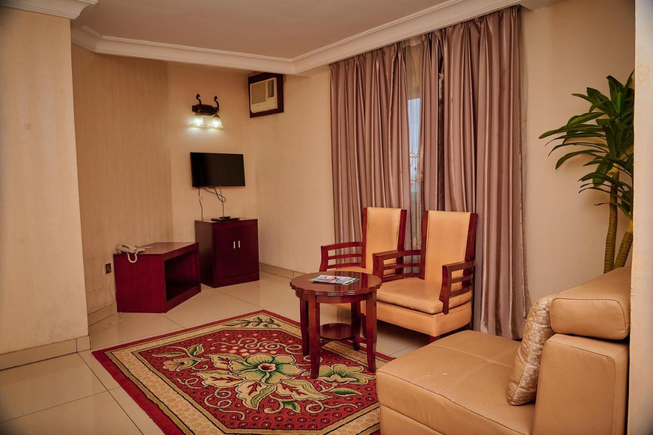 Barcelona Hotels, Abuja Mobushipe Exteriör bild