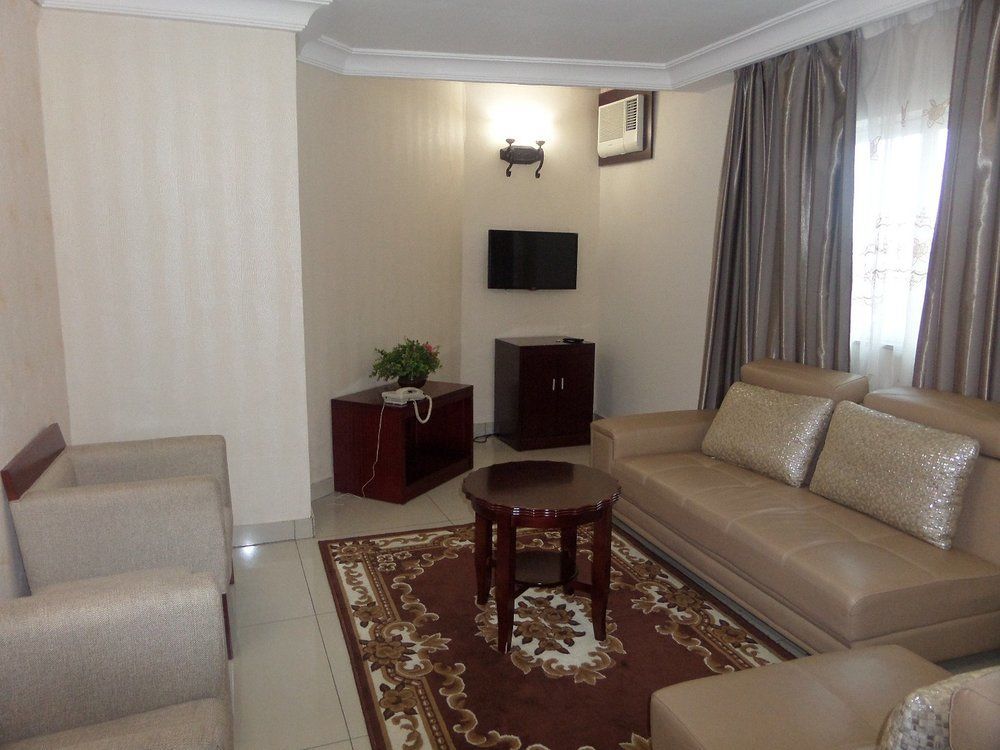 Barcelona Hotels, Abuja Mobushipe Exteriör bild