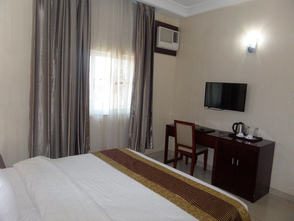Barcelona Hotels, Abuja Mobushipe Exteriör bild