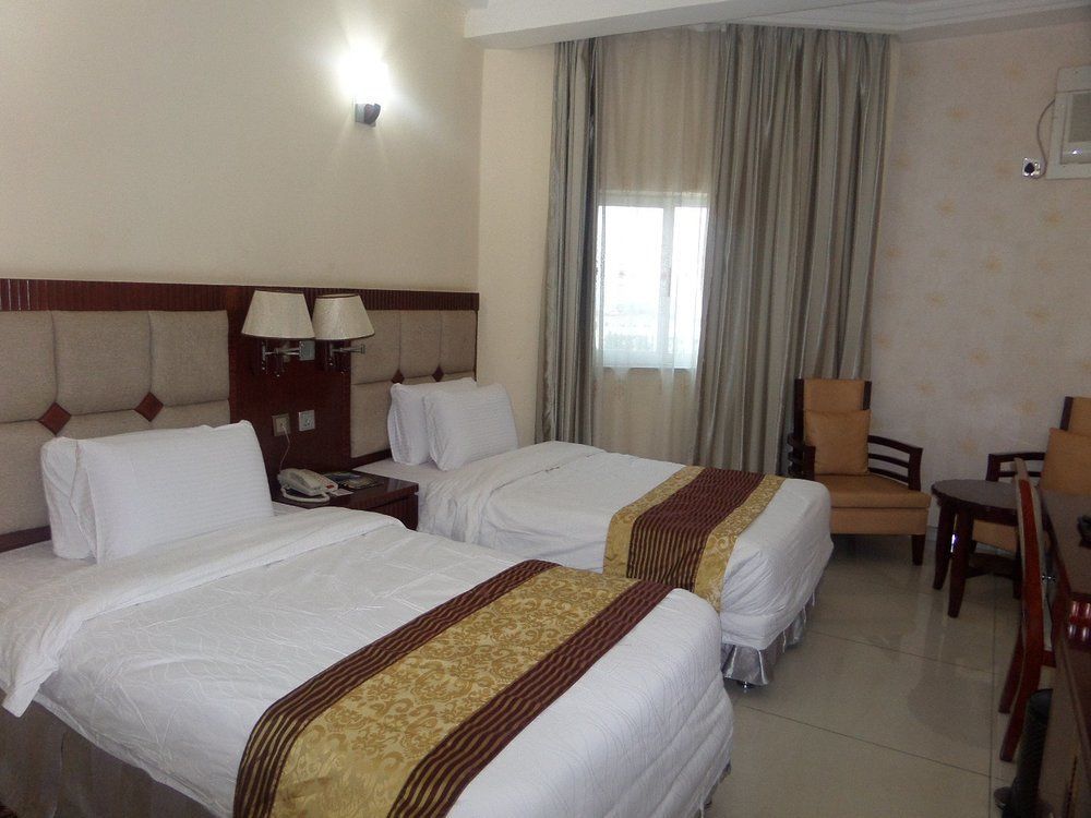 Barcelona Hotels, Abuja Mobushipe Exteriör bild