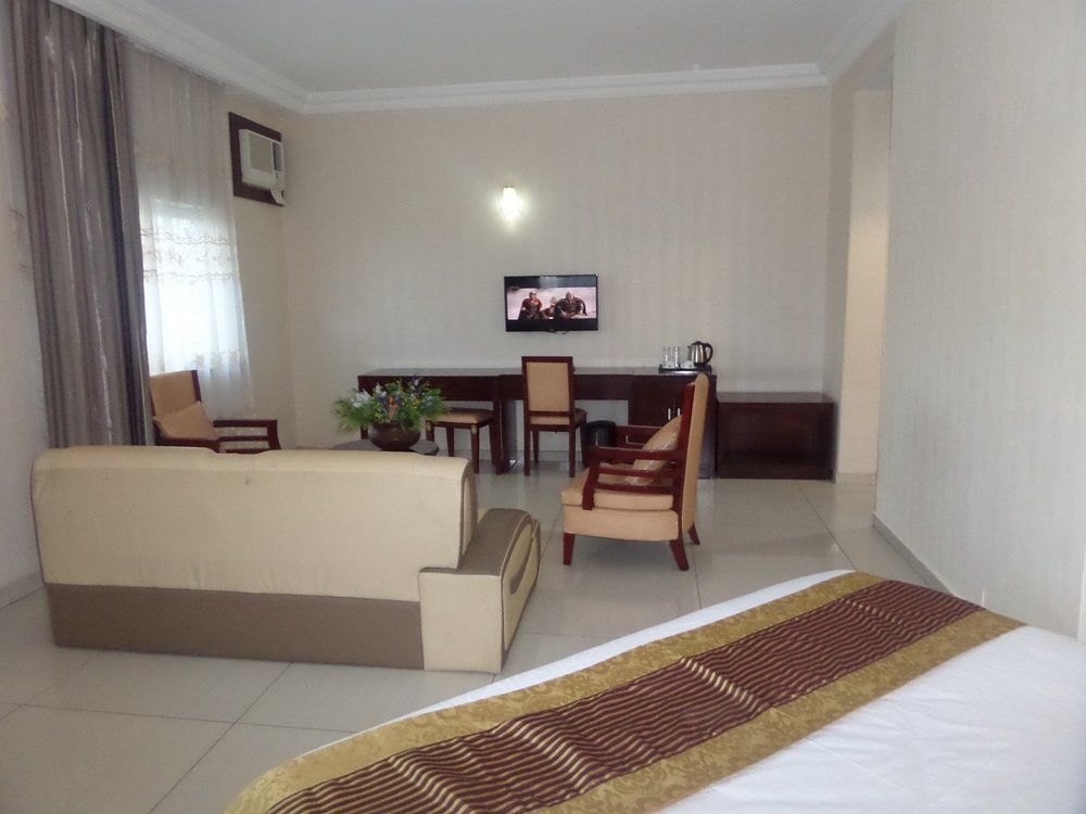 Barcelona Hotels, Abuja Mobushipe Exteriör bild